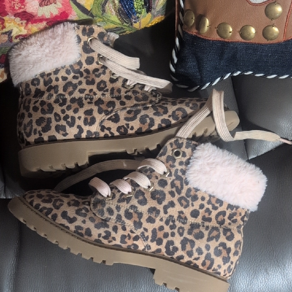 Like New Jellypop Leopard Print Kids Boots with Pink Fur